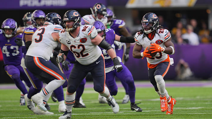 Joe Thuney leads the way for Kyle Monangai in Sunday's 19-17 Bears victory.