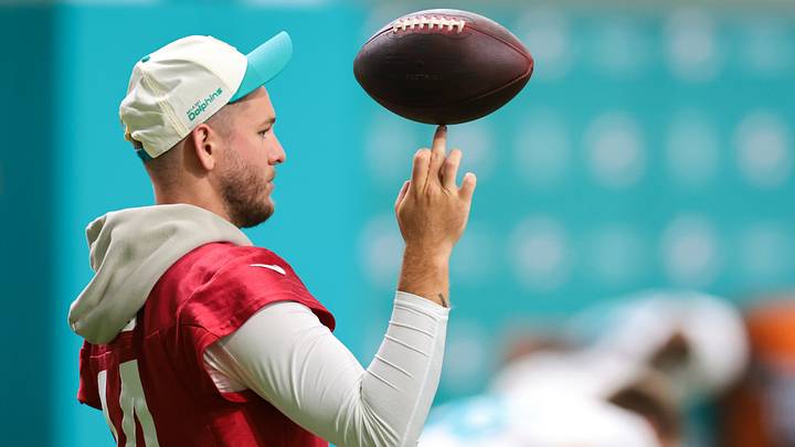 Aug 20, 2026; Miami Gardens, FL, USA; Miami Dolphins quarterback Quinn Ewers Aug 20, 2026; Miami Gardens, FL, USA; Miami Dolphins quarterback Quinn Ewers