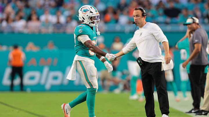 Miami Dolphins head coach Jeff Hafley shakes hands with running back Carlos Washington Jr. (37) against the Atlanta Falcons during the first quarter at Hard Rock Stadium. Miami Dolphins head coach Jeff Hafley shakes hands with running back Carlos Washington Jr. (37) against the Atlanta Falcons during the first quarter at Hard Rock Stadium.