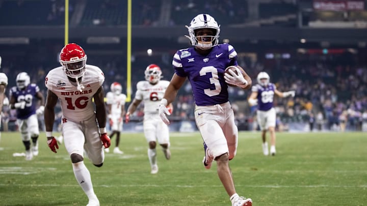 Dec 26, 2024; Phoenix, AZ, USA; Kansas State Wildcats running back Dylan Edwards (3) runs for a touchdown against the Rutgers Scarlet Knights during the second half of the Rate Bowl at Chase Field. Mandatory Credit: Mark J. Rebilas-Imagn Images Dec 26, 2024; Phoenix, AZ, USA; Kansas State Wildcats running back Dylan Edwards (3) runs for a touchdown against the Rutgers Scarlet Knights during the second half of the Rate Bowl at Chase Field. Mandatory Credit: Mark J. Rebilas-Imagn Images