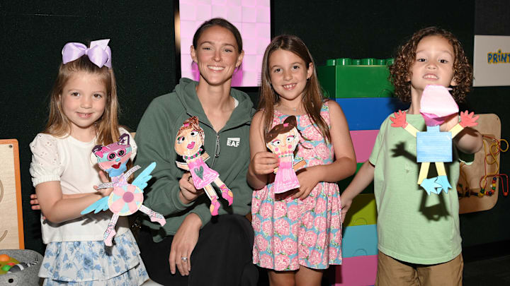 Kylie Kelce Teams up with HP to Empower Kids Through the Magic of Print and Puppetry with Print Pals