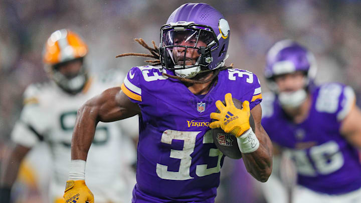 Dec 29, 2024; Minneapolis, Minnesota, USA; Minnesota Vikings running back Aaron Jones (33) runs with the ball against Green Bay Packers in the third quarter at U.S. Bank Stadium. Dec 29, 2024; Minneapolis, Minnesota, USA; Minnesota Vikings running back Aaron Jones (33) runs with the ball against Green Bay Packers in the third quarter at U.S. Bank Stadium.