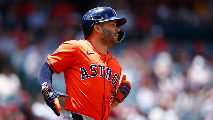 Altuve viene de conectar su jonrón 10 de la temporada