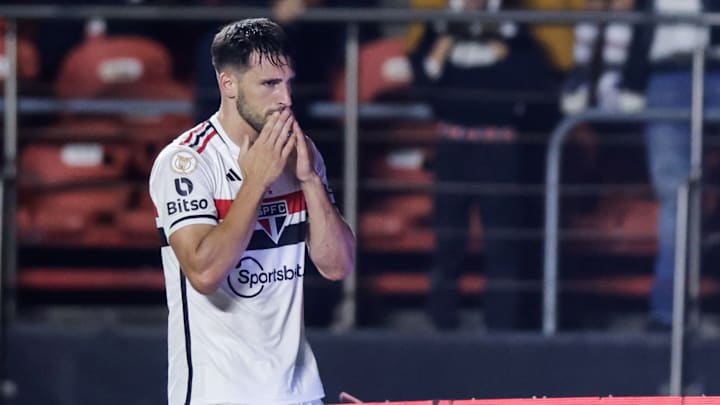 São Paulo deve contar com o retorno do centroavante Calleri