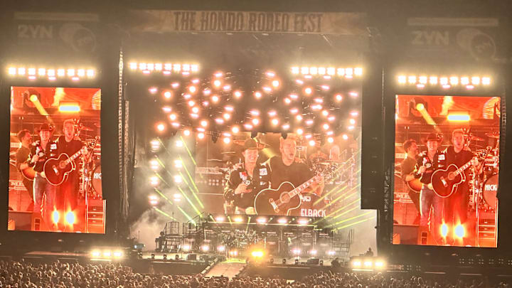 Zeke Thurston on stage with Nickelback's Chad Kroeger