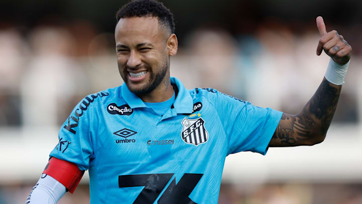 Neymar está recuperado de uma lesão na coxa e reforça o Santos contra o Fortaleza Neymar está recuperado de uma lesão na coxa e reforça o Santos contra o Fortaleza