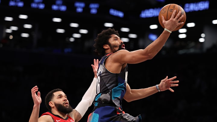 Spencer Dinwiddie sigue en el radar de los Lakers