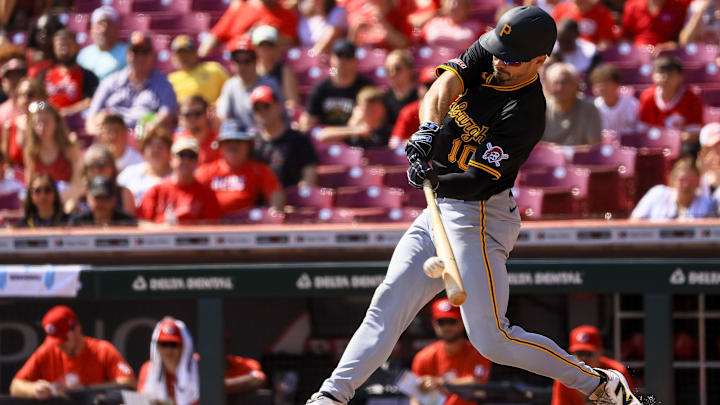 Pittsburgh Pirates outfielder Bryan Reynolds (10) bats against the Cincinnati Reds in the first inning at Great American Ball Park. 