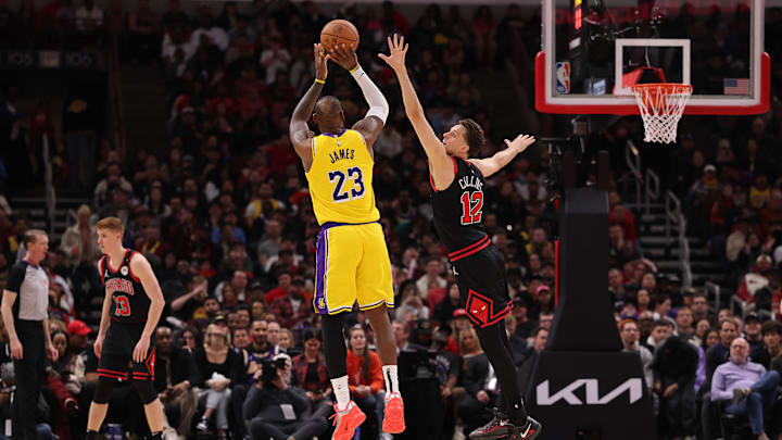 LeBron James es clave en ofensiva para los Lakers 