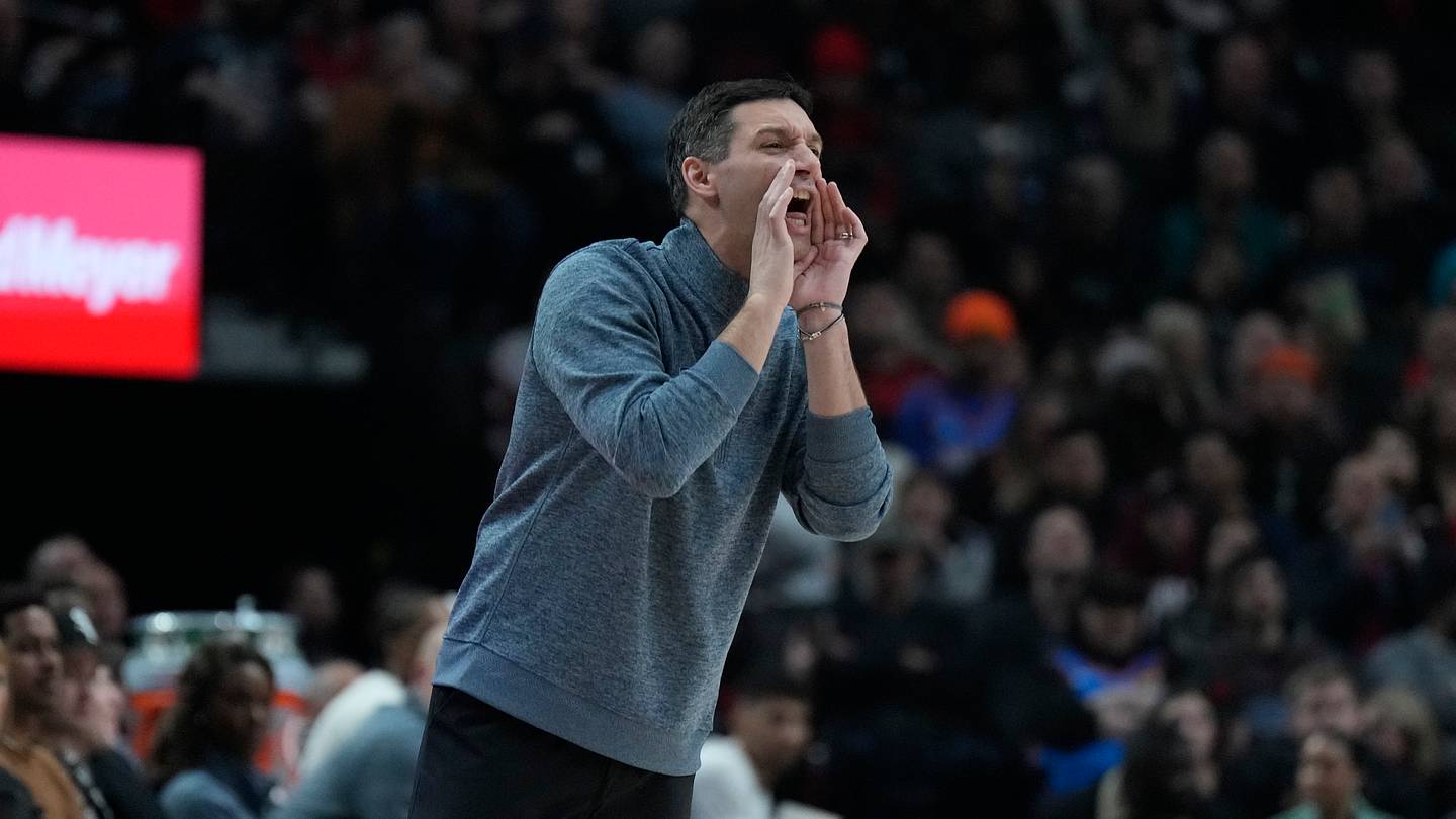 Mark Daigneault sounds off on controversial call during Thunder loss to ...