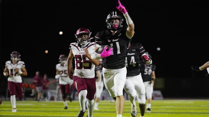 Red Mountain wide receiver Bode Wagner (11) runs down the field for a touchdown against Downey (CA) during the Honor Bowl game at Red Mountain High School in Mesa on Sept. 20, 2024.