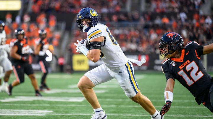 Cal tight end Mason Mini dashes into the end zone Cal tight end Mason Mini dashes into the end zone