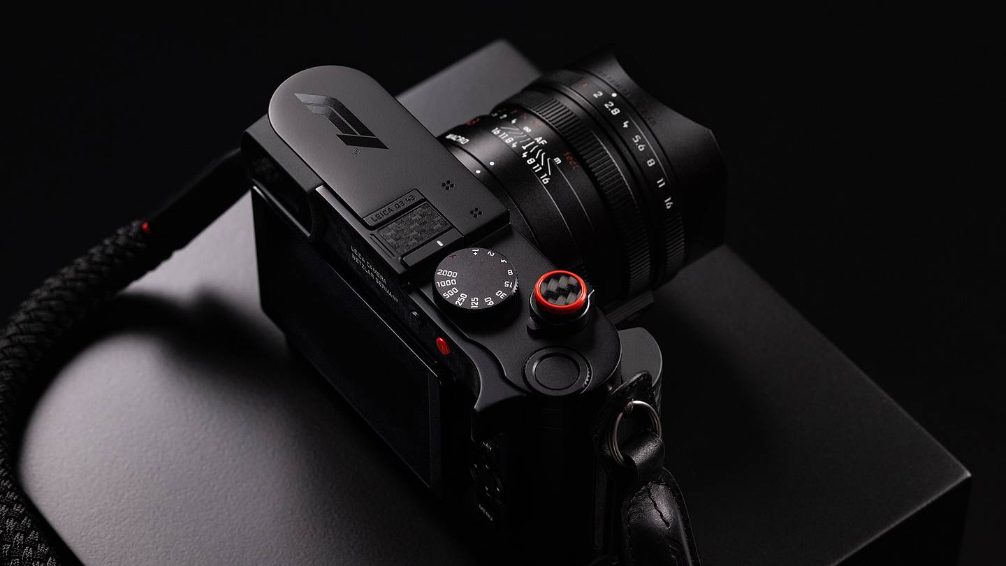leica-dhe-f1-bashkepunojne-per-te-krijuar-nje-kamera-te-inspiruar-nga-makinat-e-vete-f1