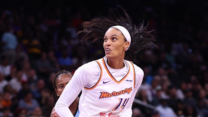 Aug 28, 2025; Phoenix, Arizona, USA; Phoenix Mercury forward DeWanna Bonner (14) against the Chicago Sky at Phx Arena. Mandatory Credit: Mark J. Rebilas-Imagn Images Aug 28, 2025; Phoenix, Arizona, USA; Phoenix Mercury forward DeWanna Bonner (14) against the Chicago Sky at Phx Arena. Mandatory Credit: Mark J. Rebilas-Imagn Images