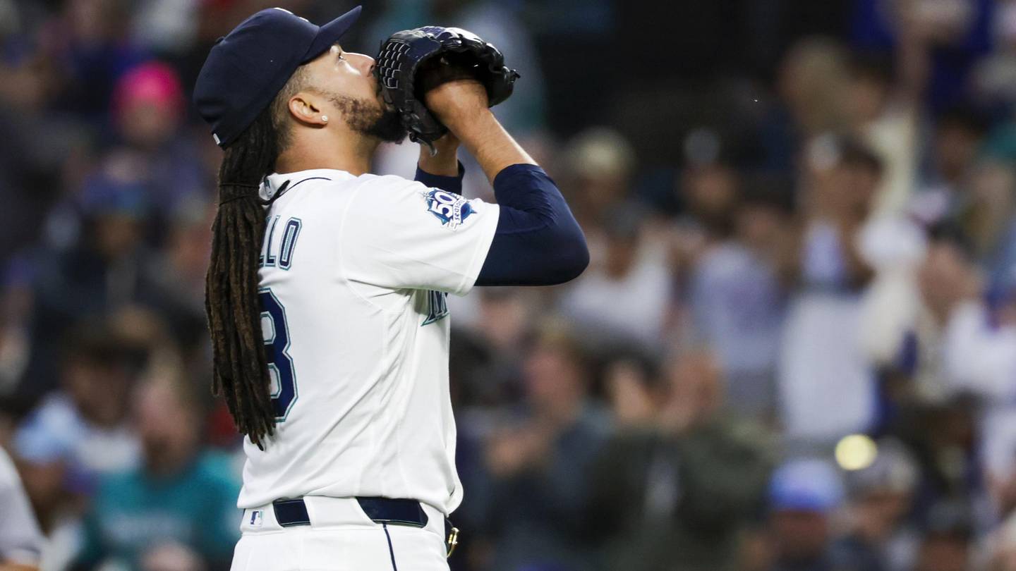 Mariners' Luis Castillo decision feels like the beginning of the end for fallen ace
