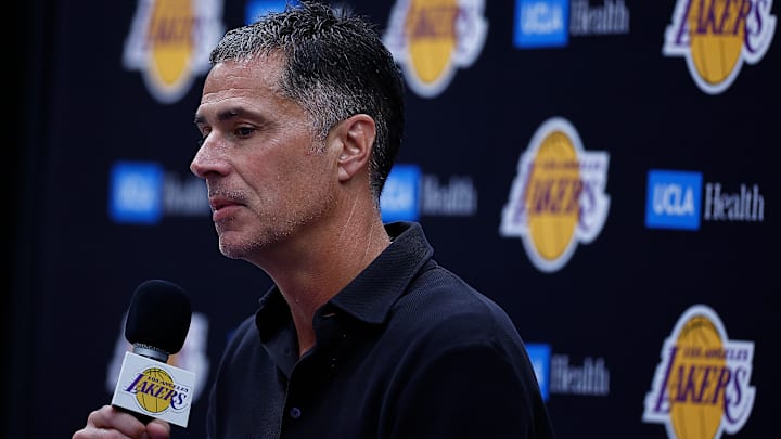 Rob Pelinka quiere a un centro de jerarquía, luego de conseguir para sus Lakers a Dorian Finney-Smith