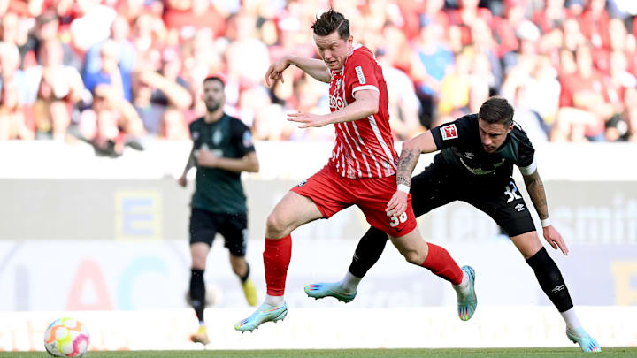 Marco Friedl stoppt Michael Gregoritsch