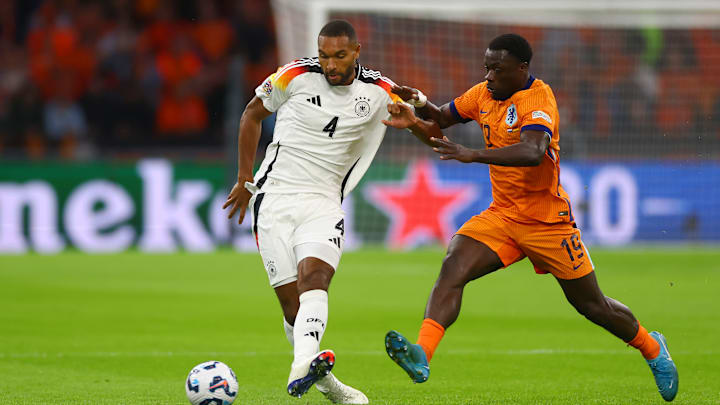 Jonathan Tah hatte im Hinspiel große Probleme mit Brian Brobbey