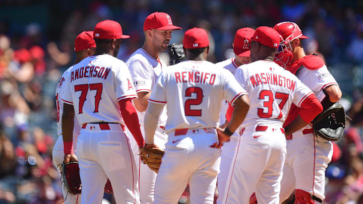 Apr 6, 2025; Anaheim, California, USA; Los Angeles Angels manager Ron Washington (37) meets with pitcher Tyler Anderson (31) and the infield during the fifth inning at Angel Stadium. Mandatory Credit: Gary A. Vasquez-Imagn Images