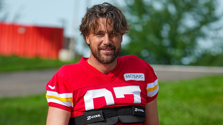 Jul 22, 2025; St. Joseph, MO, USA; Kansas City Chiefs tight end Travis Kelce (87) walks down the hill to the fields prior to training camp at Missouri Western State University. Mandatory Credit: Denny Medley-Imagn Images Jul 22, 2025; St. Joseph, MO, USA; Kansas City Chiefs tight end Travis Kelce (87) walks down the hill to the fields prior to training camp at Missouri Western State University. Mandatory Credit: Denny Medley-Imagn Images