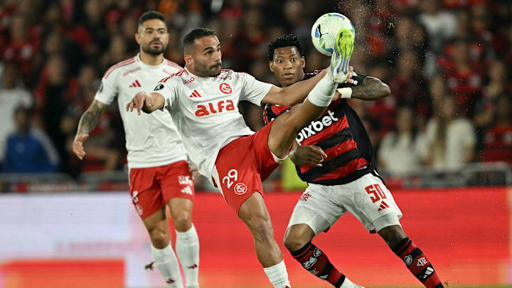 Flamengo e Inter se enfrentam pelo Brasileirão