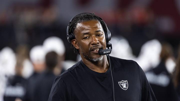 Aug 23, 2025; Glendale, Arizona, USA; Las Vegas Raiders defensive coordinator Patrick Graham against the Arizona Cardinals during a preseason NFL game at State Farm Stadium. Mandatory Credit: Mark J. Rebilas-Imagn Images Aug 23, 2025; Glendale, Arizona, USA; Las Vegas Raiders defensive coordinator Patrick Graham against the Arizona Cardinals during a preseason NFL game at State Farm Stadium. Mandatory Credit: Mark J. Rebilas-Imagn Images