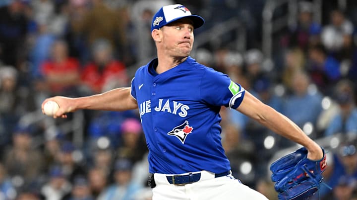 Oct 13, 2025; Toronto, Ontario, CAN; Toronto Blue Jays pitcher Chris Bassitt (40) pitches against the Seattle Mariners in the eighth inning during game two of the ALCS round for the 2025 MLB playoffs at Rogers Centre. Mandatory Credit: Dan Hamilton-Imagn Images Oct 13, 2025; Toronto, Ontario, CAN; Toronto Blue Jays pitcher Chris Bassitt (40) pitches against the Seattle Mariners in the eighth inning during game two of the ALCS round for the 2025 MLB playoffs at Rogers Centre. Mandatory Credit: Dan Hamilton-Imagn Images