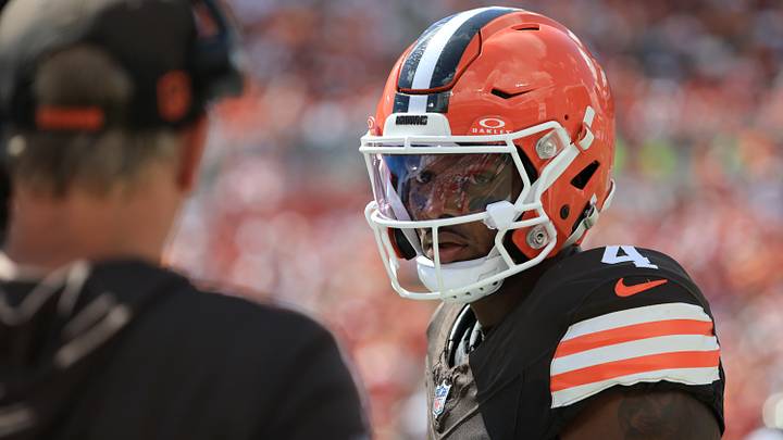 Sep 20, 2026; Tampa, Florida, USA; Cleveland Browns quarterback Deshaun Watson (4) talks with head coach Todd Monken on during the second half against the Tampa Bay Buccaneers at Raymond James Stadium. Mandatory Credit: Kim Klement Neitzel-Imagn Images Sep 20, 2026; Tampa, Florida, USA; Cleveland Browns quarterback Deshaun Watson (4) talks with head coach Todd Monken on during the second half against the Tampa Bay Buccaneers at Raymond James Stadium. Mandatory Credit: Kim Klement Neitzel-Imagn Images