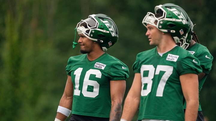 New York Jets tight end and 1st round draft pick Kenyon Sadiq and tight end Chase Curtis (87) take a water break during a practice for the New York Jets at their training facility on Wednesday, July 29, 2026, in Florham Park. New York Jets tight end and 1st round draft pick Kenyon Sadiq and tight end Chase Curtis (87) take a water break during a practice for the New York Jets at their training facility on Wednesday, July 29, 2026, in Florham Park.