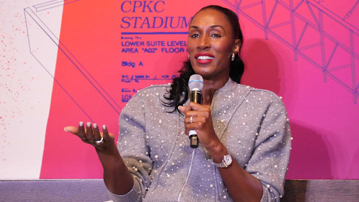 Nov 22, 2024; Kansas City, Missouri, USA; Former NBA player and olympic athlete Lisa Leslie speaks during a DEI Summit ahead of the 2024 NWSL Championship match at Union Station. Mandatory Credit: Denny Medley-Imagn Images Nov 22, 2024; Kansas City, Missouri, USA; Former NBA player and olympic athlete Lisa Leslie speaks during a DEI Summit ahead of the 2024 NWSL Championship match at Union Station. Mandatory Credit: Denny Medley-Imagn Images
