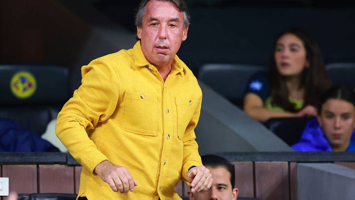 Emilio Azcárraga, dueño del Club América, les pidió a los jugadores pensar en el tetracampeonato. Emilio Azcárraga, dueño del Club América, les pidió a los jugadores pensar en el tetracampeonato.