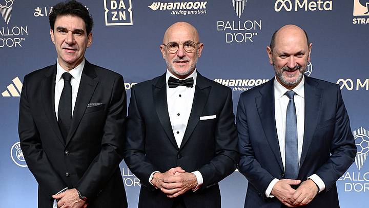 Luis de la Fuente (C), reconocido como Mejor Técnico en la gala del Blaón de Oro. Luis de la Fuente (C), reconocido como Mejor Técnico en la gala del Blaón de Oro.