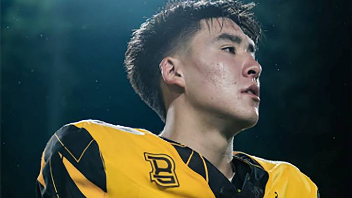 Hunter Fujikawa completed 11 of 14 passes for 212 yards and three touchdowns in Mililani's 42-0 win over St. Louis. Hunter Fujikawa completed 11 of 14 passes for 212 yards and three touchdowns in Mililani's 42-0 win over St. Louis.