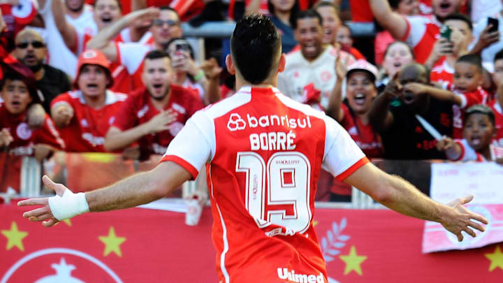 Rafael Borré foi protagonista em triunfo colorado no Beira-Rio