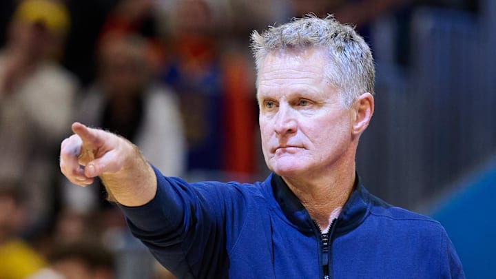 Dec 28, 2024; San Francisco, California, USA; Golden State Warriors head coach Steve Kerr directs his team against the Phoenix Suns during the fourth quarter at Chase Center. Mandatory Credit: Robert Edwards-Imagn Images Dec 28, 2024; San Francisco, California, USA; Golden State Warriors head coach Steve Kerr directs his team against the Phoenix Suns during the fourth quarter at Chase Center. Mandatory Credit: Robert Edwards-Imagn Images