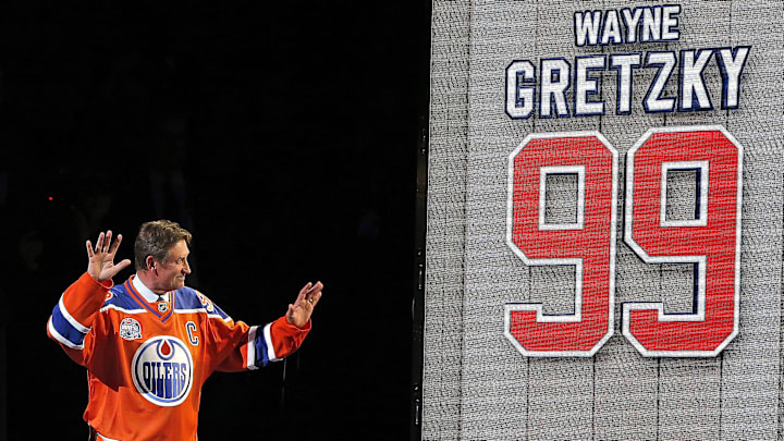 Edmonton Oilers former player Wayne Gretzky is saluted by the fans during the closing ceremonies at Rexall Place.