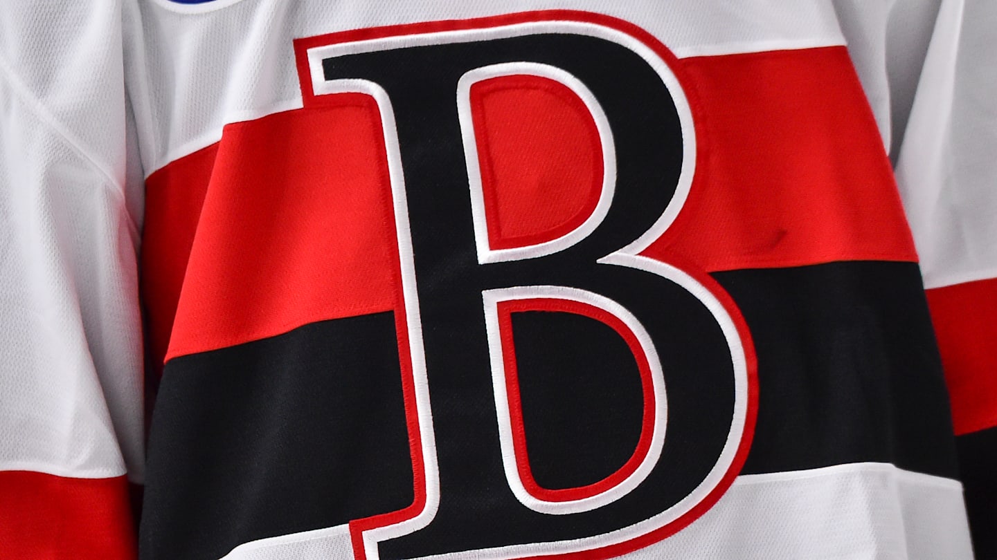 Belleville keeps playoff hopes alive with 2-1 road win in Laval