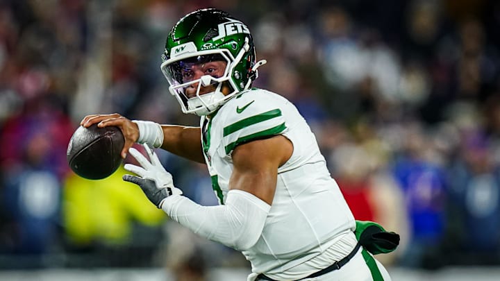 Nov 13, 2025; Foxborough, Massachusetts, USA; New York Jets quarterback Justin Fields (7) looks to pass the ball against the New England Patriots in the third quarter at Gillette Stadium. Mandatory Credit: David Butler II-Imagn Images