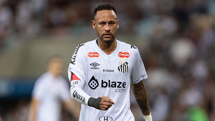 Neymar está em fim de contrato no Santos