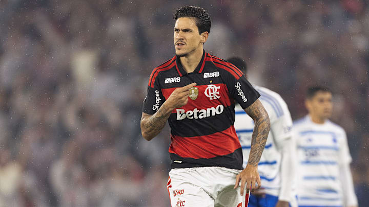  Pedro comemora gol na vitória do Flamengo por 2 a 0 sobre o Cruzeiro no Maracanã