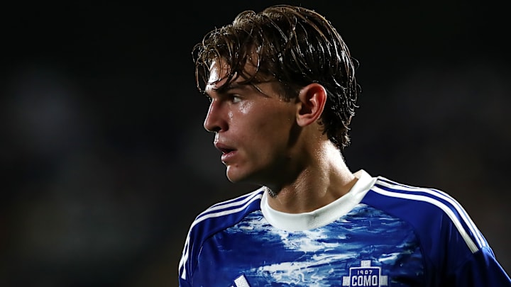 Nico Paz est sous contrat avec Côme. Nico Paz est sous contrat avec Côme.