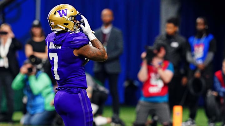 Jan 1, 2024; New Orleans, LA, USA; Washington Huskies running back Dillon Johnson (7) scores a