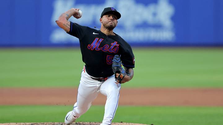 Jun 25, 2026; New York City, New York, USA; New York Mets starting pitcher Freddy Peralta (51) pitches against the Chicago Cubs during the third inning at Citi Field. Mandatory Credit: Brad Penner-Imagn Images
