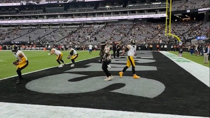 Lynch and Wilson hooked up for a handoff before the Steelers and Raiders played.