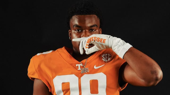 Elkhart (Indiana) 2025 edge rusher Mariyon Dye