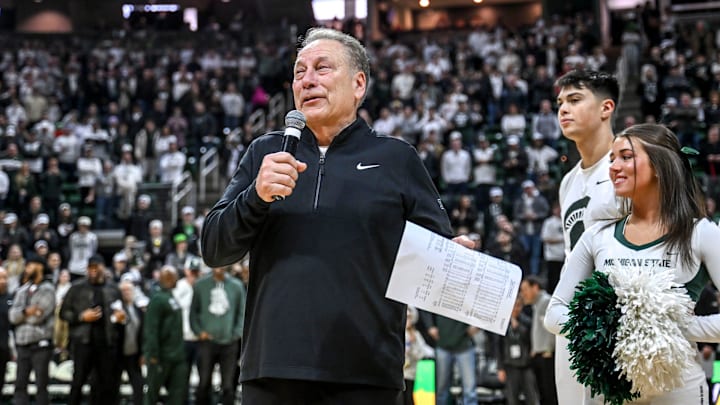 Michigan State's head coach Tom Izzo thanks the crowd after the game against Oregon 