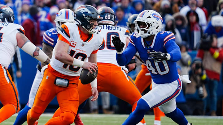 Buffalo Bills linebacker Von Miller (40) rushes towards Denver Broncos quarterback Bo Nix (10)
