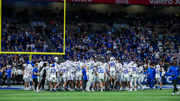 BYU warms up for the Alamo Bowl against Colorado