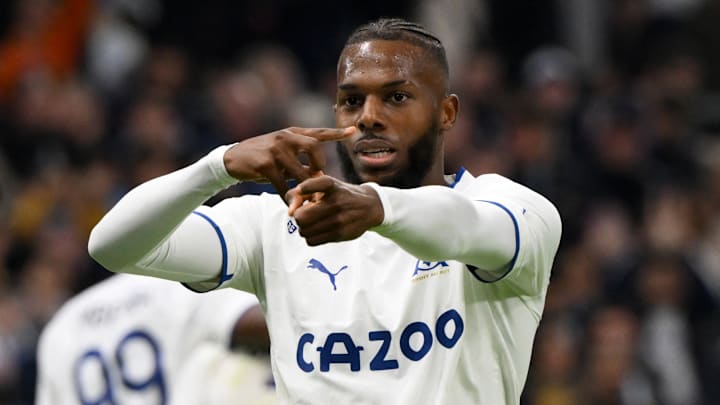 Tavares égale un record de Van Buyten