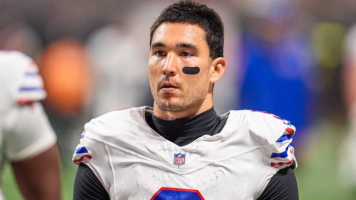 Oct 13, 2025; Atlanta, Georgia, USA; Buffalo Bills safety Taylor Rapp (9) on the field against the Atlanta Falcons at Mercedes-Benz Stadium. Mandatory Credit: Dale Zanine-Imagn Images Oct 13, 2025; Atlanta, Georgia, USA; Buffalo Bills safety Taylor Rapp (9) on the field against the Atlanta Falcons at Mercedes-Benz Stadium. Mandatory Credit: Dale Zanine-Imagn Images